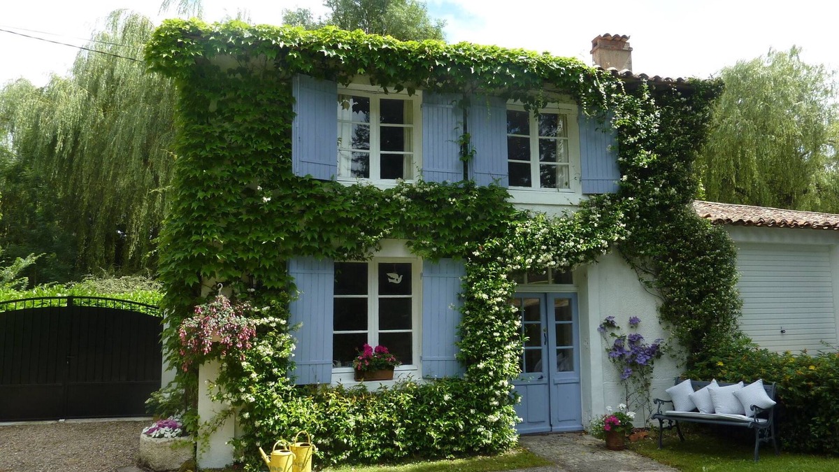 Bardenac Cottage | 6 person lakeside cottage Near Chalais/Aubeterre