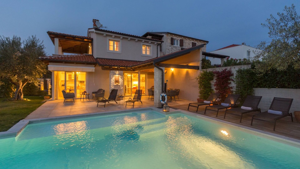 Sveti Lovrec Villa | 6 persons, heated pool, sea view, wifi, air conditioning,billiards,table tennis,