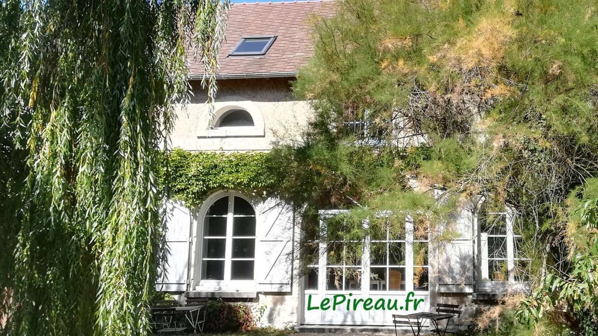 Vouneuil-sur-Vienne House | 6 persons with privative garden, heated pool