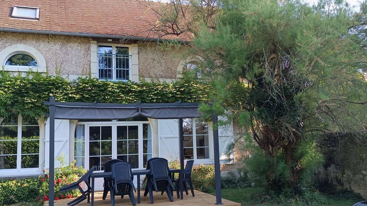 Vouneuil-sur-Vienne House | 6 persons with privative garden, heated pool