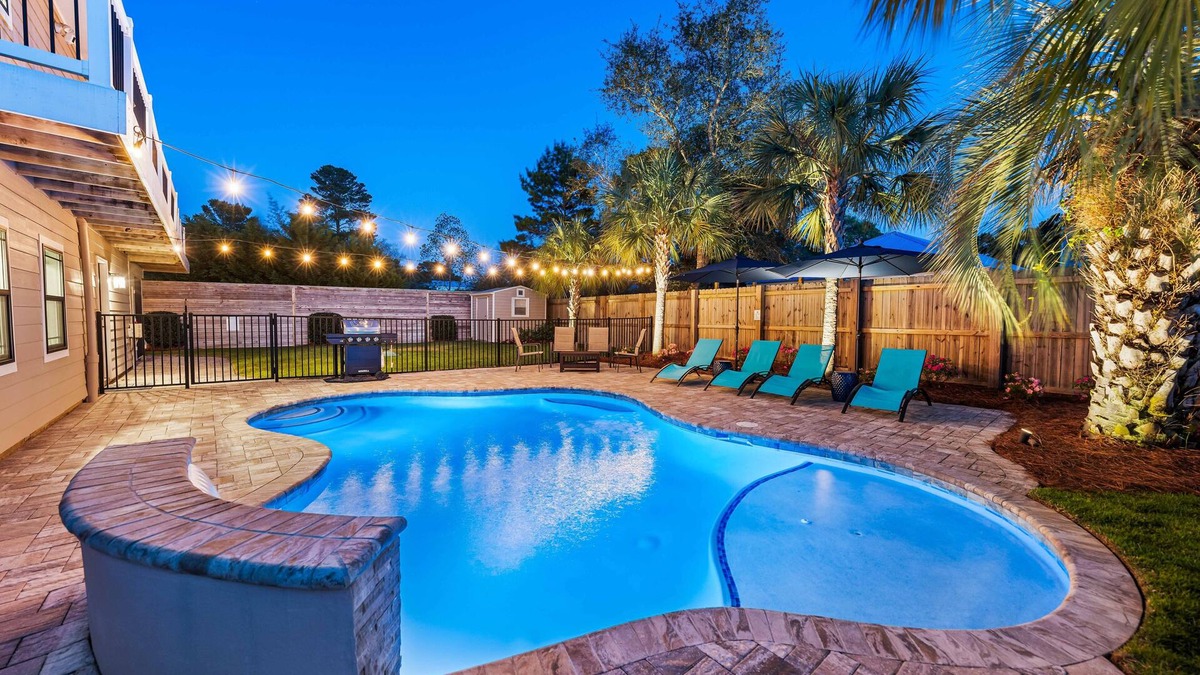 Gulfview Heights House | ☀️ 6 Seat Golf Cart Included (4/1 to 10/14/25)☀️ Private Pool, Beach Equip, Custom Bunks