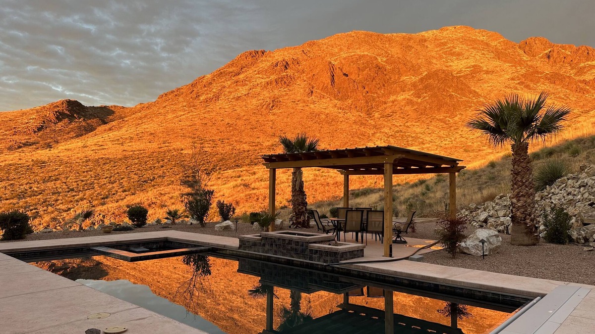 Mesilla Park House | 60-acre custom home with breathtaking views of city of Las Cruces & Organs!
