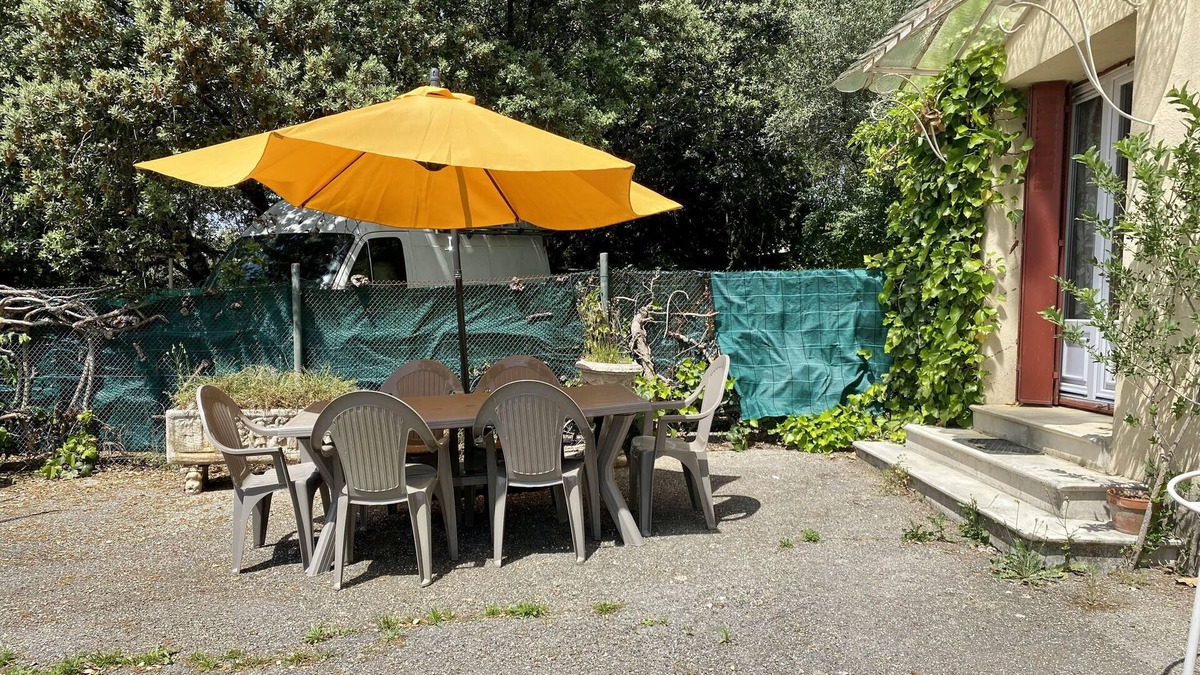 Vezenobres Apartment | 60 m² F3 ground floor apartment in a hillside villa