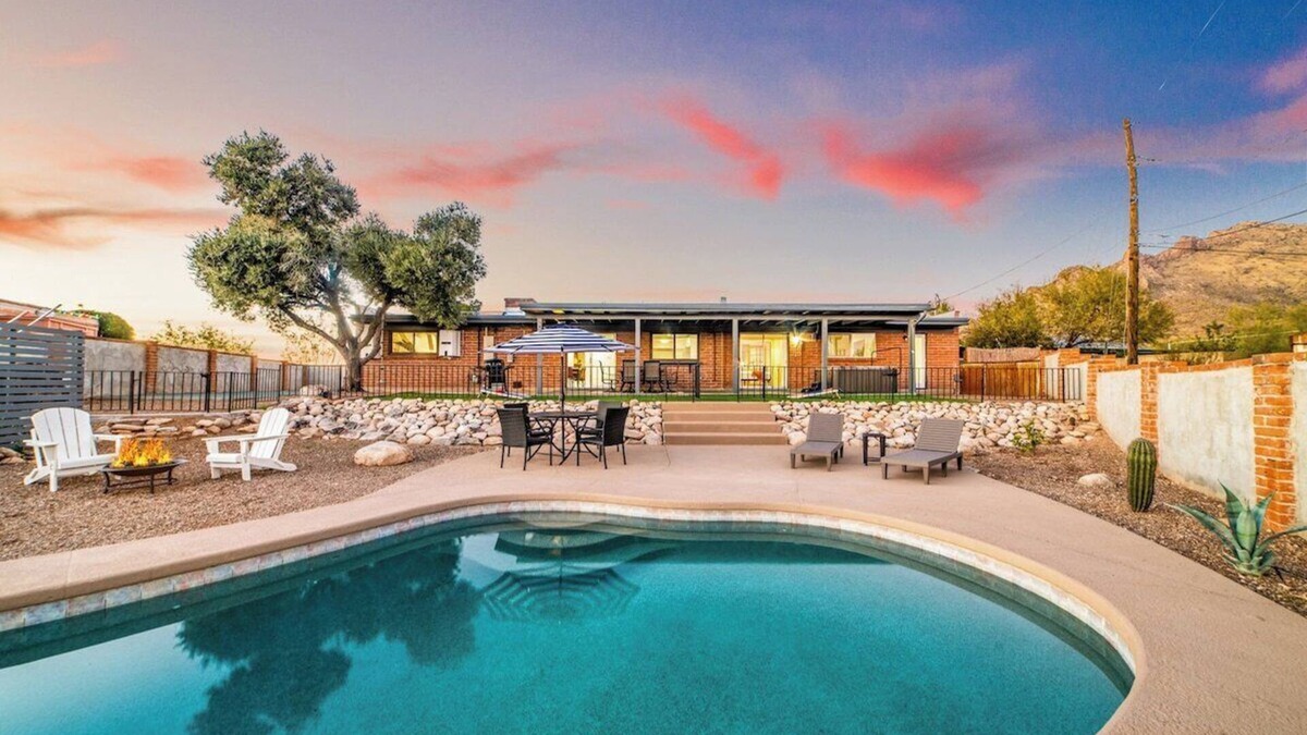 Suffolk Hills House | 600 E Eton Dr · *Tucson Oasis* Basketball Court | Pool | Hot Tub