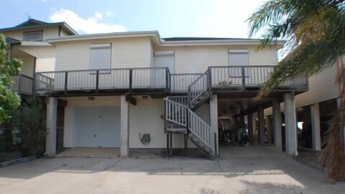 Port Mansfield House | 610 E. Port Up - Nestled in the Harbor, Great Views!