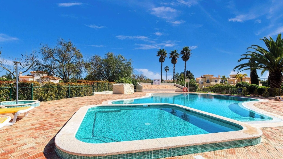 Estombar Apartment | 61B Apartment in the Heart of Gramacho Gof Complexo