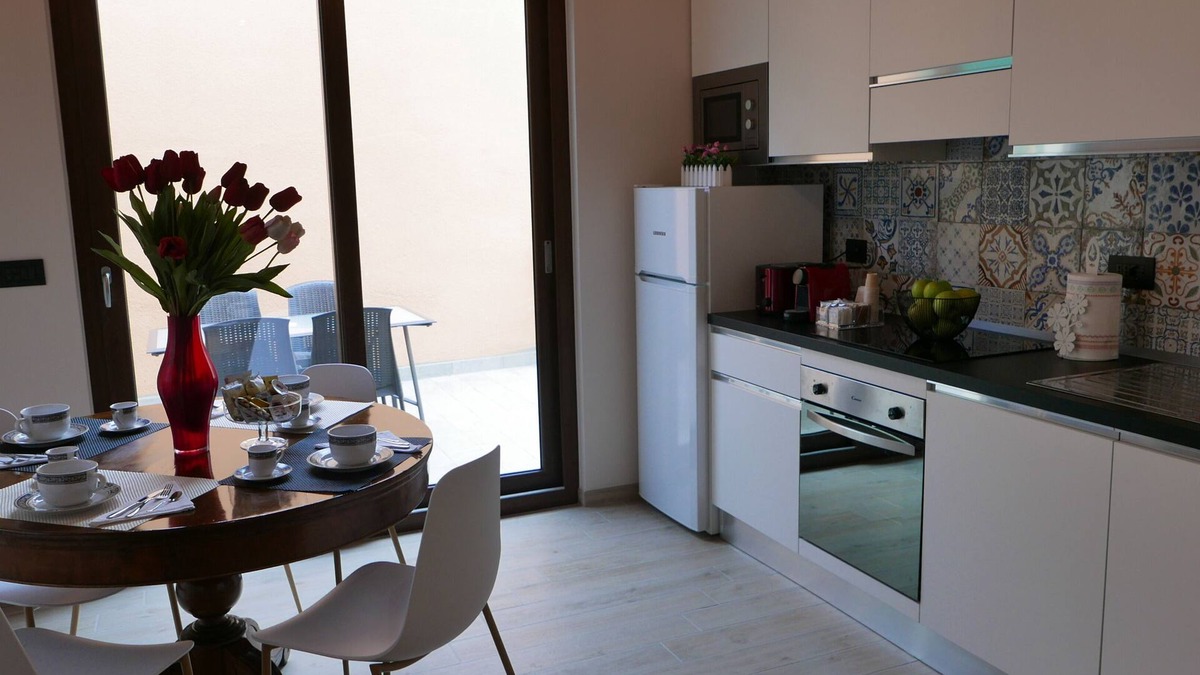 Santena House | 61cavour apartment 2 independent rooms both with private bathroom