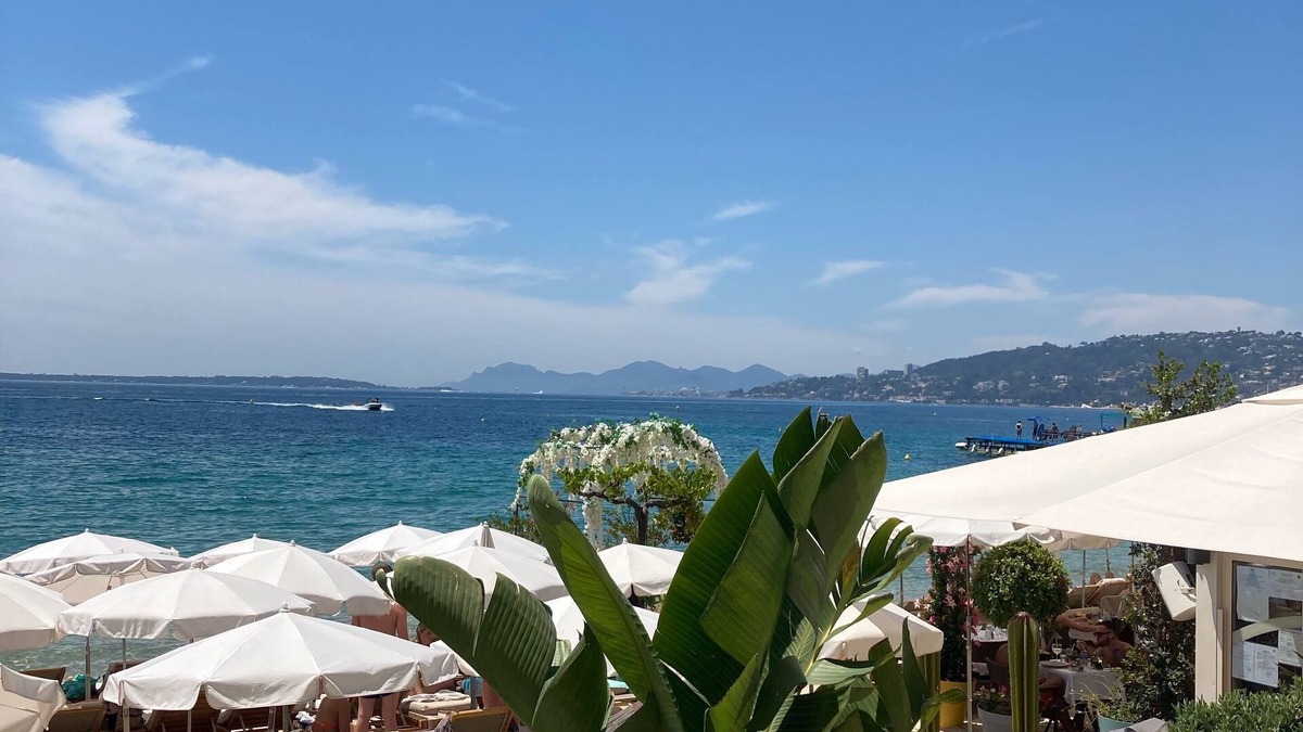 Juan-les-Pins Apartment | 64 m2 2 bedrooms 3 minutes walk from the beach, quiet, air conditioning and WiFi