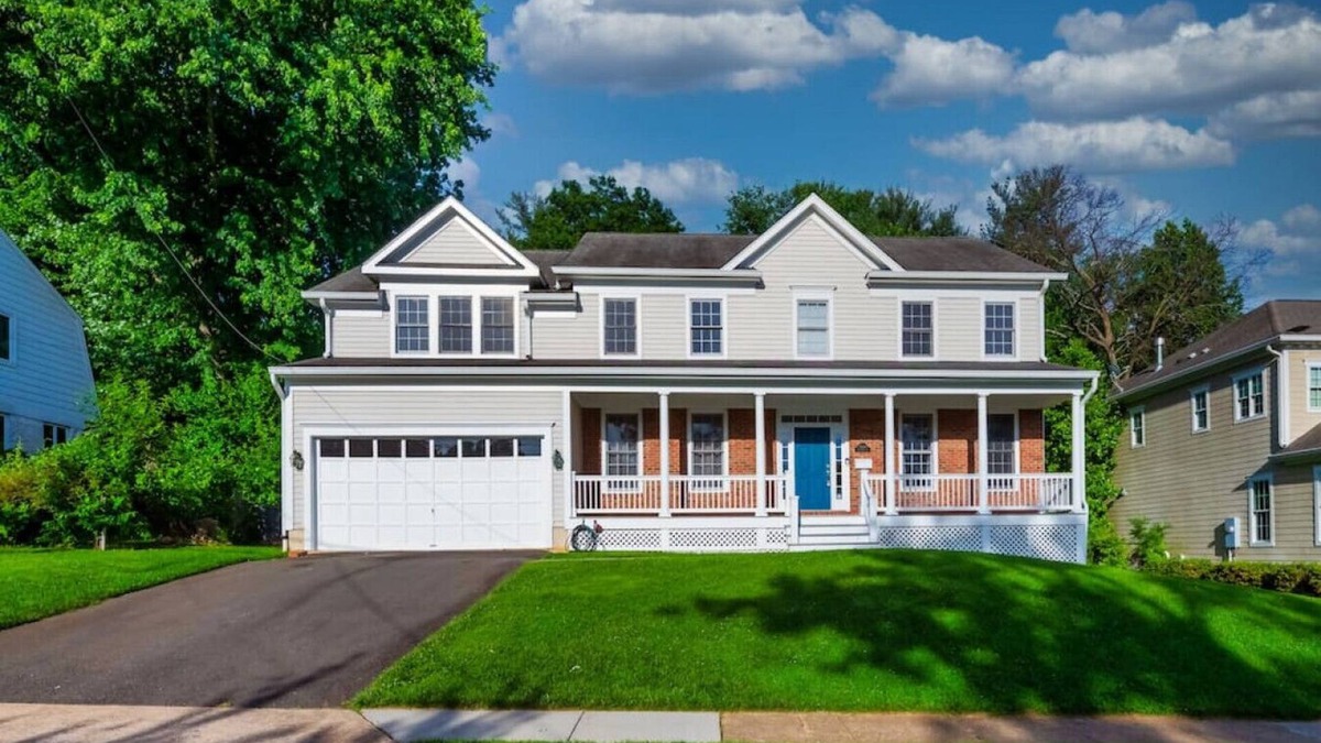 Arlington House | 6548 35th Street · Luxurious*KingBeds*PrvBackyard*Jacuzzi*Park4