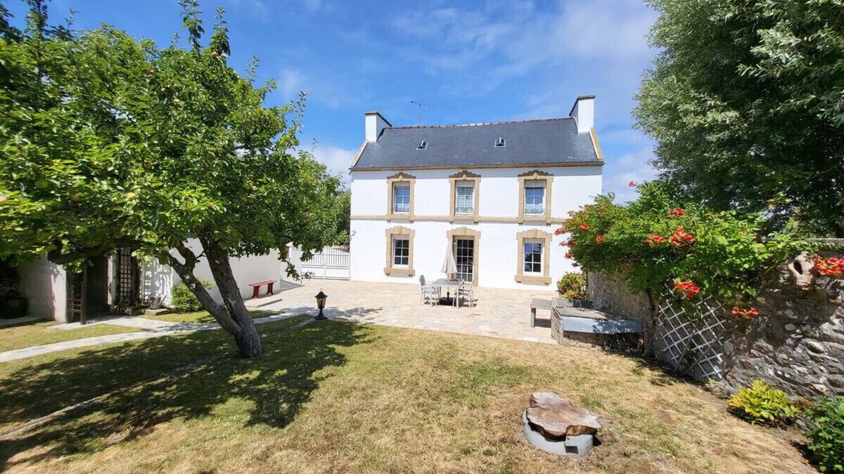 Primelin House | 680-Holiday home near St Tugen beach
