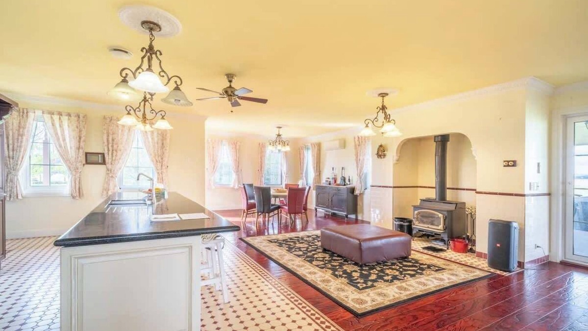 Lang Lang House | 6B Luxury Rustic Farm Manor In Lang Lang