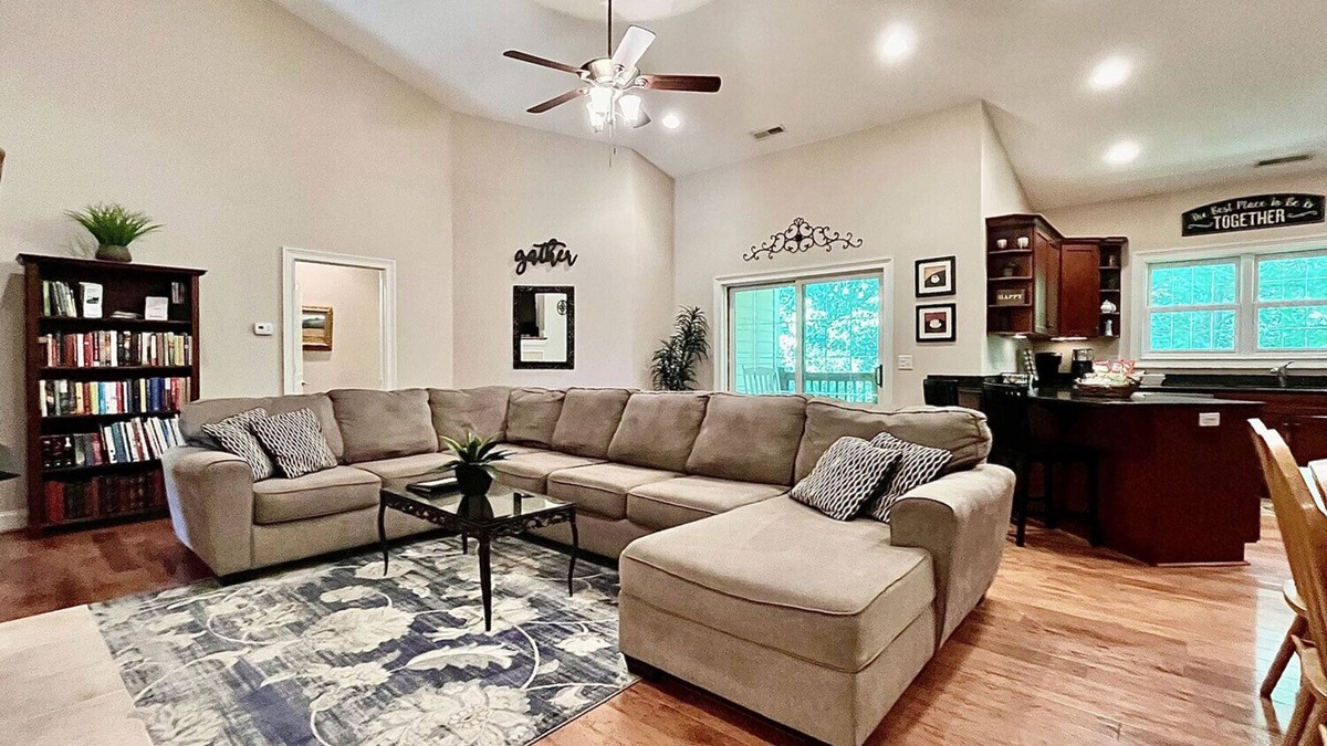 Arden House | 6br/4ba Home w/Game - weekly and monthly rates available