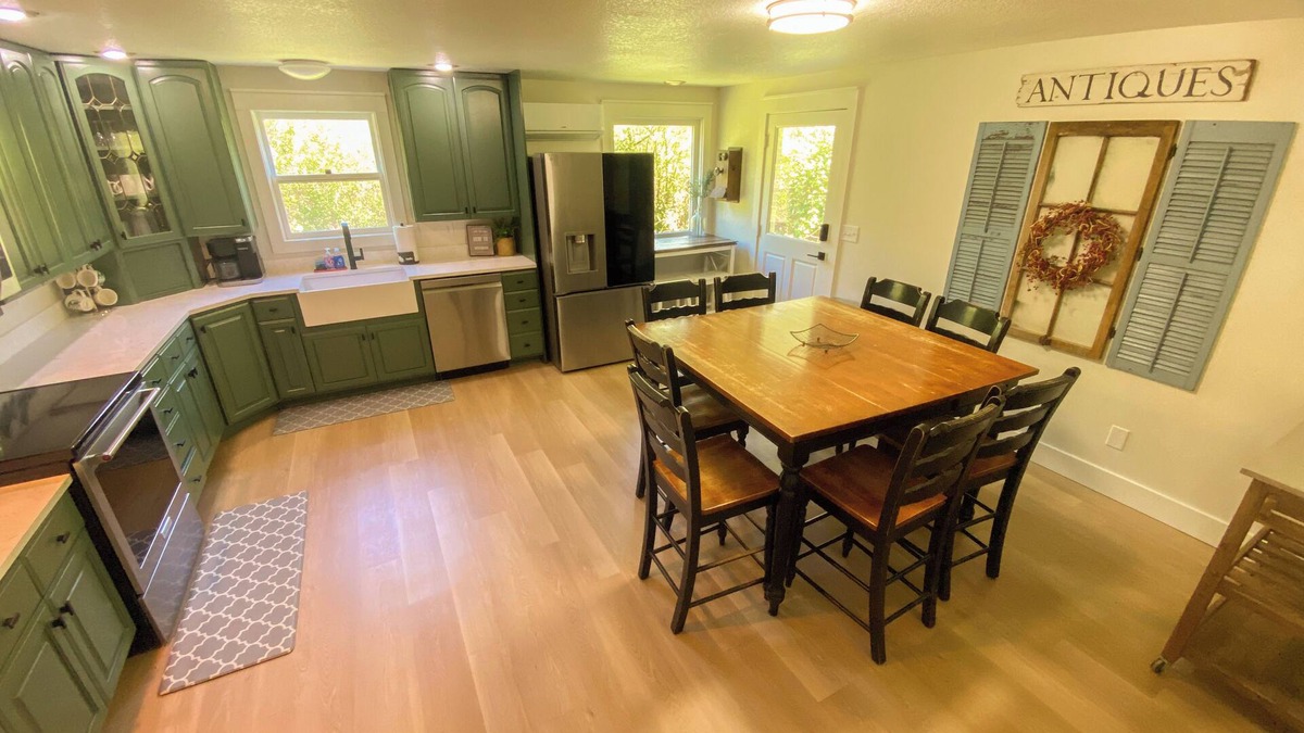Bonney Lake Other | 6BR Cozy Farmhouse Retreat w/Sunset Views & Fun