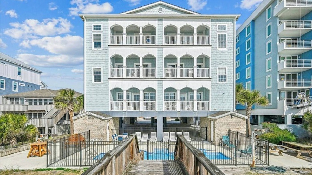 Ocean Drive House | 6BR Game Room, Shared Pool, EV Charger -Diamblu