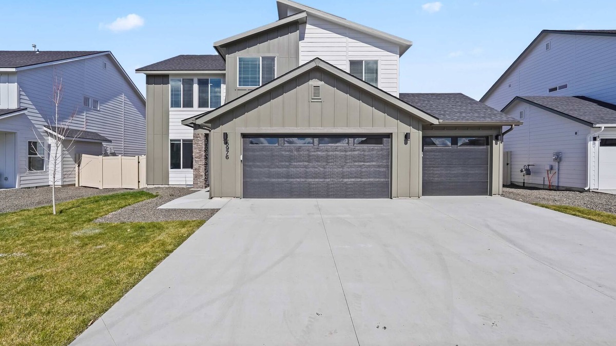 Nampa House | 6BR Retreat with Playground, Basketball & Sleeps 22