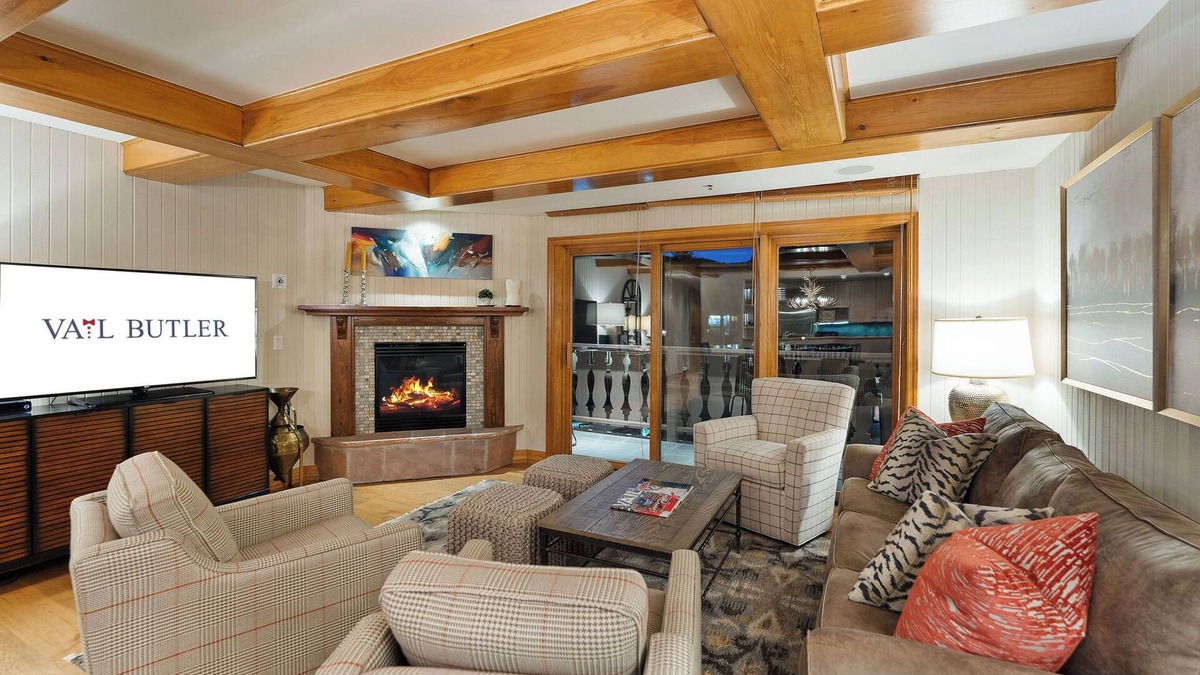 Vail Apartment | 6BR Slopeside Lodge - Ski In/Ski Out, Walk to Everything