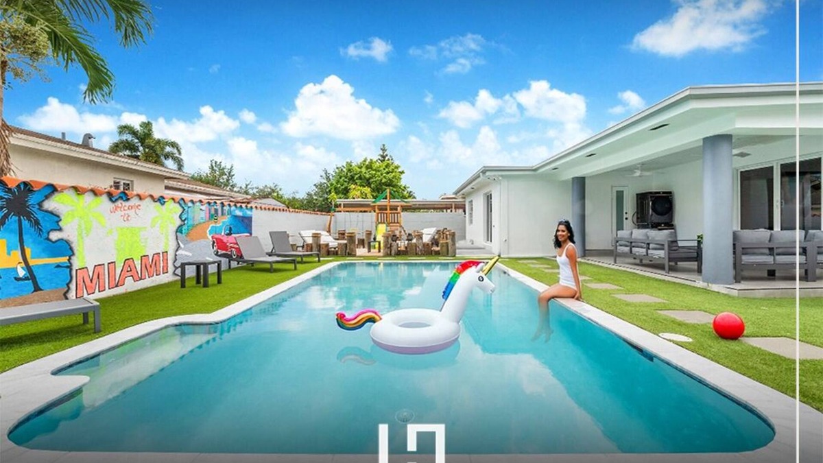 Coral Terrace House | 6BR Ultimate Retreat: Pool, Sports Court & BBQ