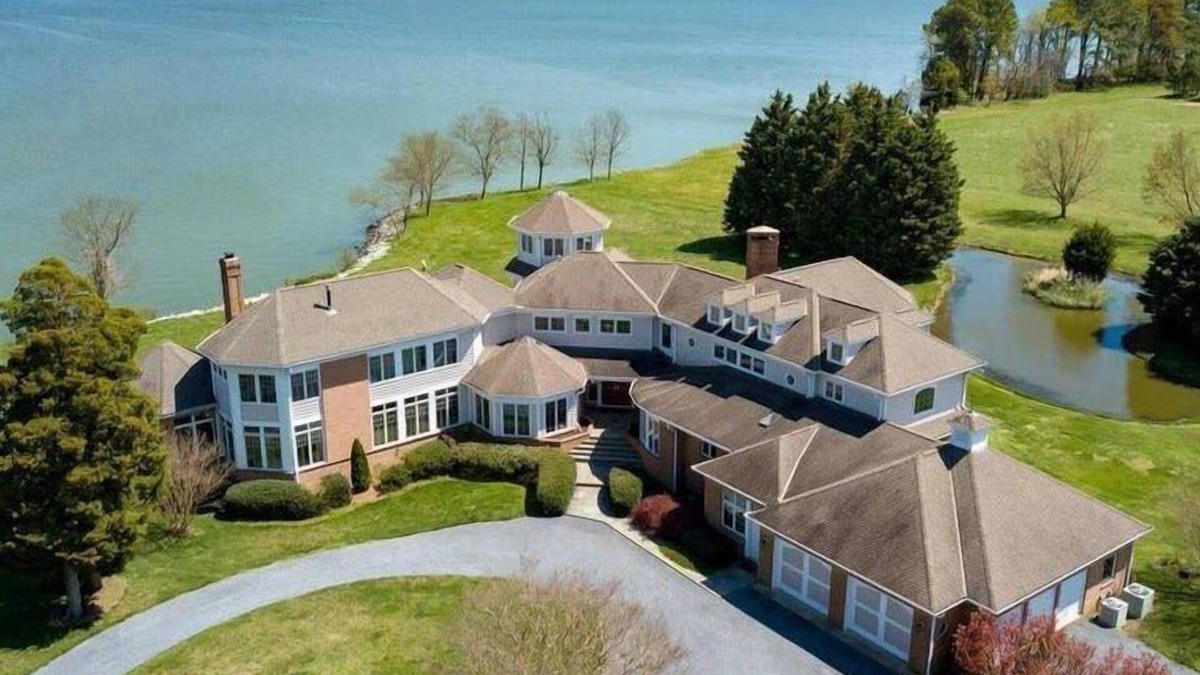 Sherwood House | 6BR Waterfront Estate | Private Dock, Firepit, Screened Porch & Beach Access