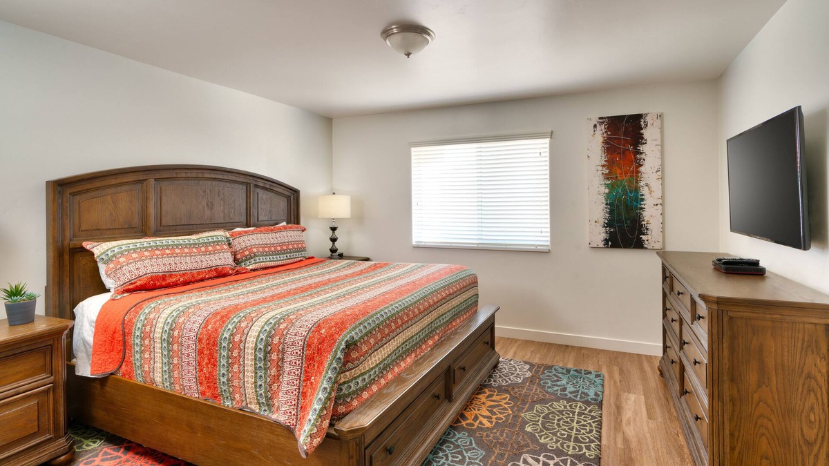 Moab South Valley Condo | 6H Spacious Moab RedCliff Condo, POOL & HOT TUB
