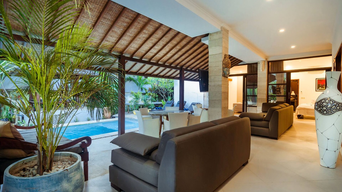 Petitenget Villa | 7 Bdrm - Seminyak - Last Minute Deal 50%+ OFF! FRIENDLY, AMAZING VALUE!