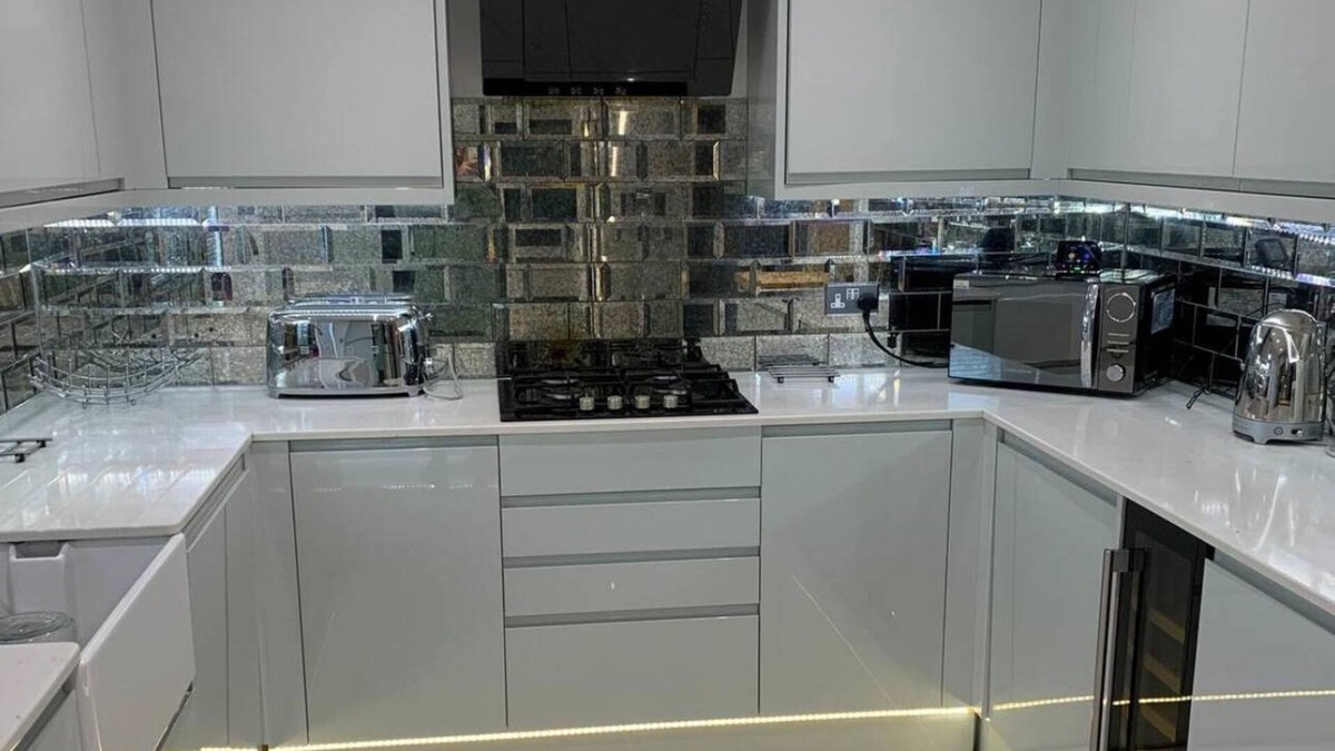 Grays House | 7 bed | 3 bath | M25 | Parking | Long term group bookings