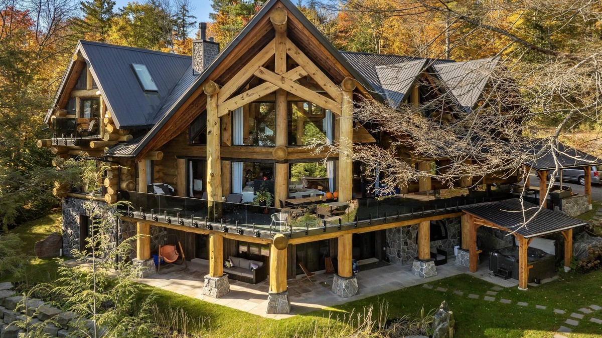 Gravenhurst Cottage | 7 bed 6 bath cottage on Lake Muskoka