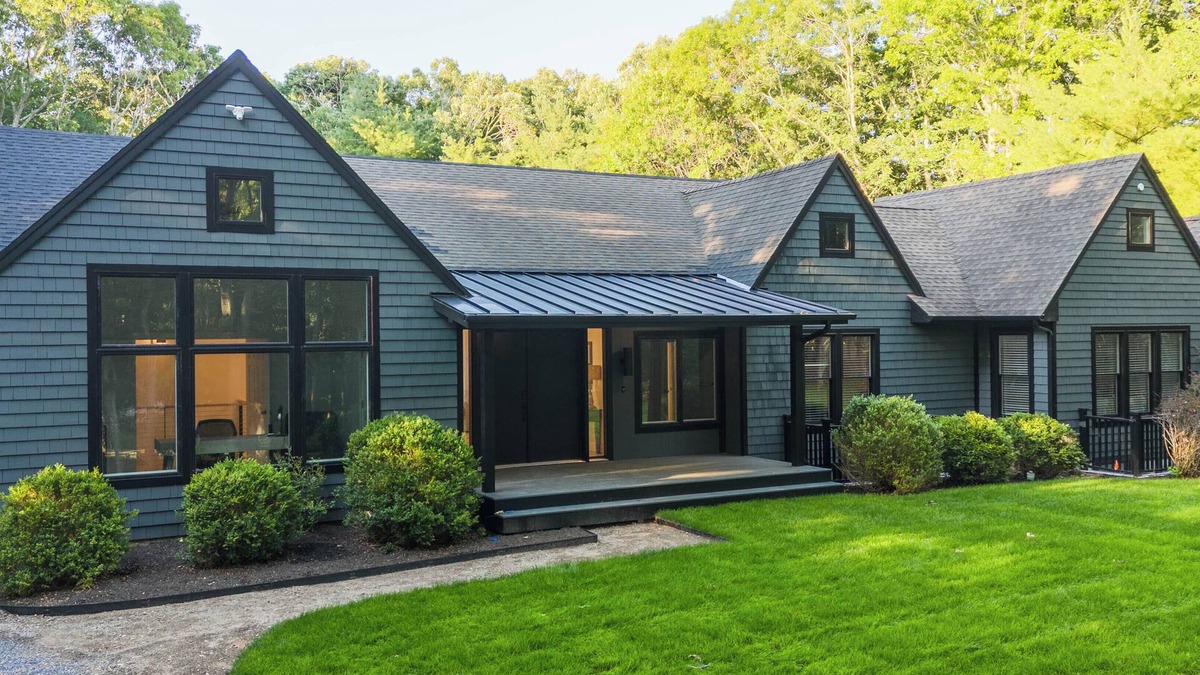 North Sea House | 7 bed, 8.5 baths, pool, hot tub, tennis in Southampton