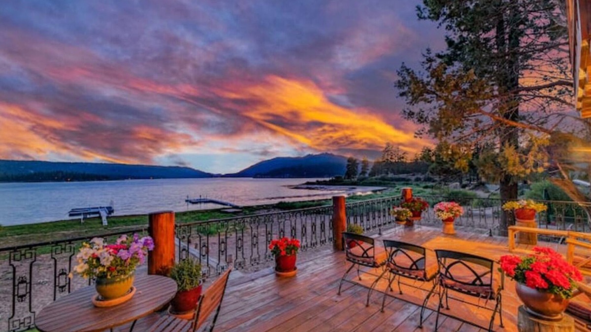 Fawnskin Cabin | 7 Bedroom/15 Beds, 6000 SQFT Log Cabin- Game Room, Golf, Lakefront with Dock