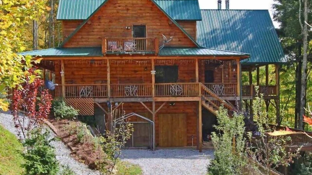 Maggie Valley Cabin | 7 Bedroom 5.5 Bath Stunning Luxury Log, Reunions & Weddings Welcomed