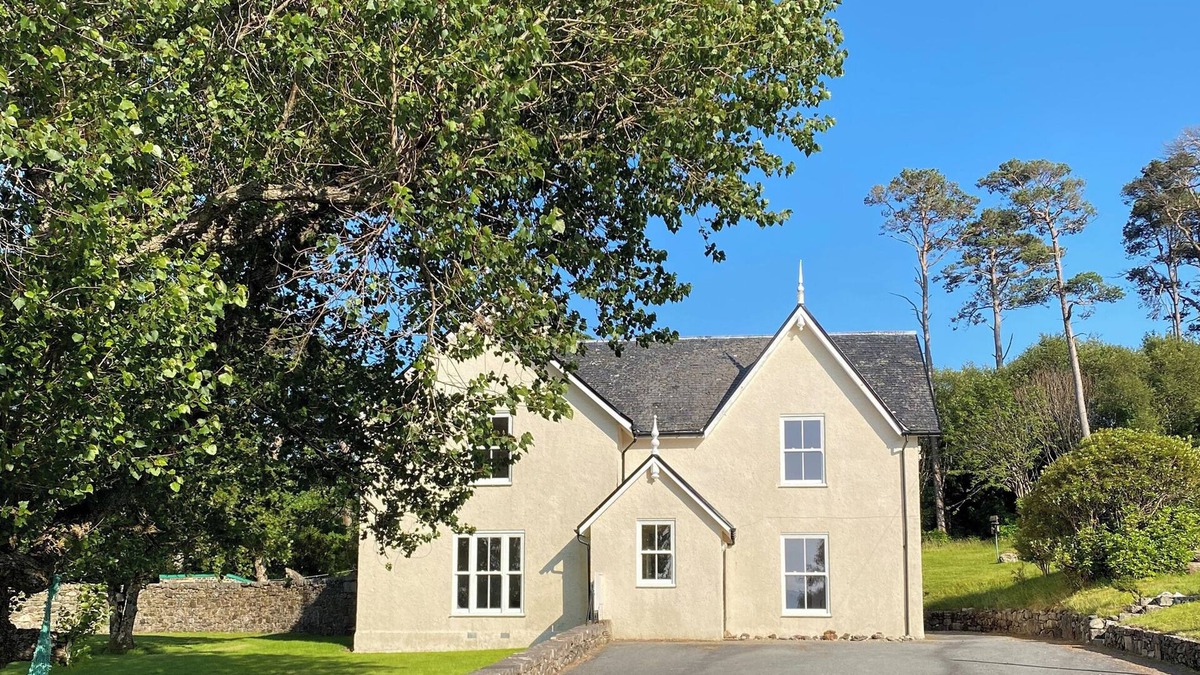 Isle of Raasay Cottage | 7 bedroom accommodation in Suisnish House