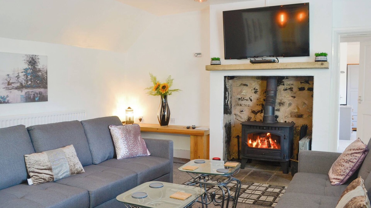 Brampton Cottage | 7 bedroom accommodation in Halton Lea Gate, near Brampton