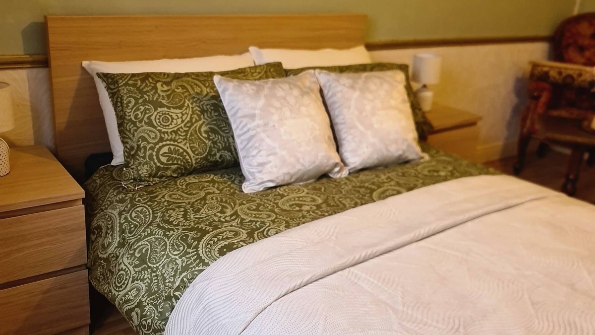 Naas House | 7 bedroom Guesthouse