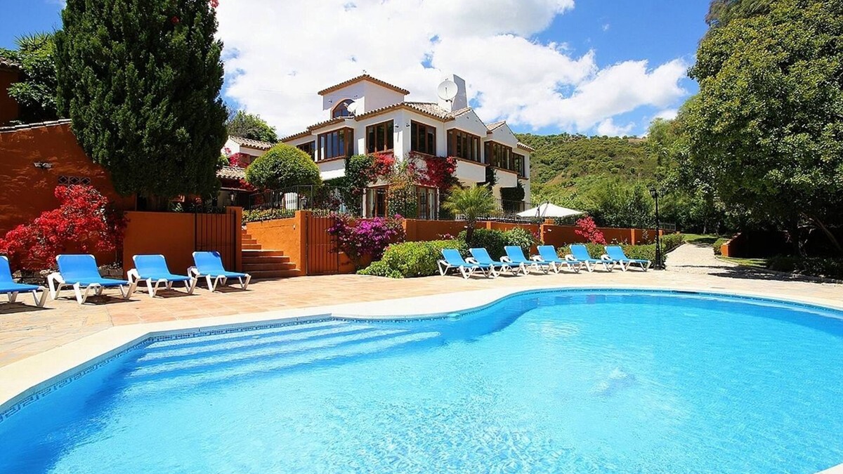Casares Villa | 7 Bedroom,Heated Swimming Pool, Outside Spa, Sauna, Outside Bar, BBQ, Fireplace