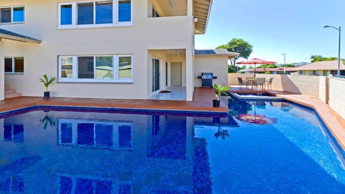 Portlock House | 7-BEDROOM HOME SPECTACULAR POOL WALK EVERYWHERE AROUND HAWAII KAI!