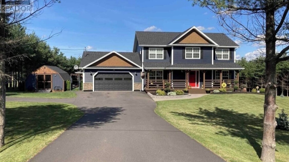 Charlotte's Shore House | 7 Bedroom Home w/Pool & Hot Tub on a Private Large Lot