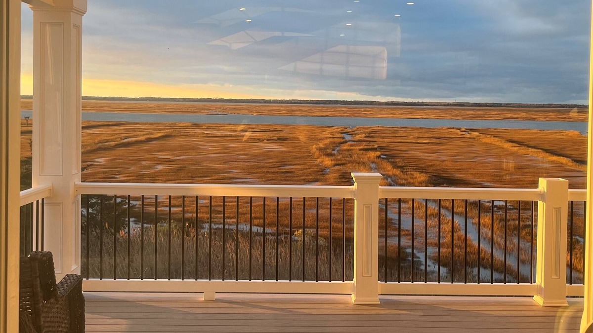 Sea Isle City House | 7 Bedroom - On the Bay in Sea Isle- walk to Acme, Beach, Park, and Shops