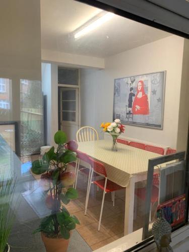 Harringay House | 7 Bedroom Victorian House Zone 2