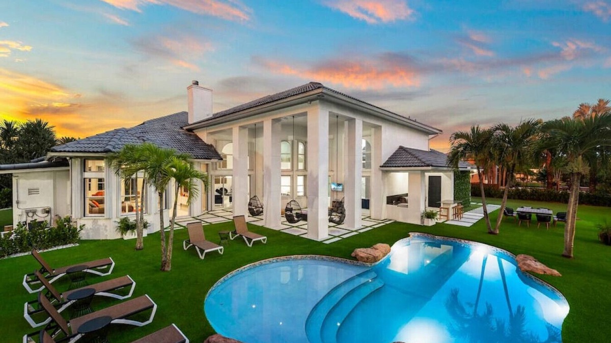 Davie Villa | 7 Bedroom Villa with Basketball Court/Lake, MORE