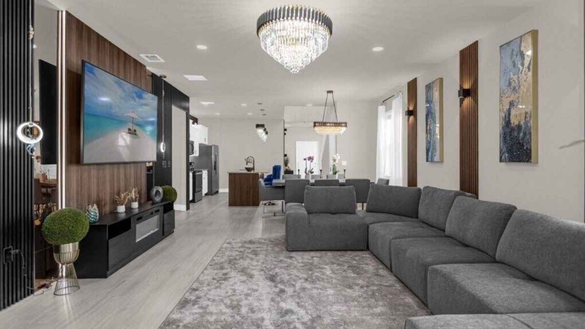 Tuscan Hills House | 7 Bedrooms/5.5 Bathrooms/Windsor Island (4420KR)