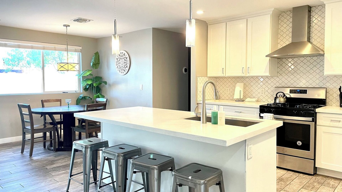 Cavalier Vista House | 7 Beds 12 Sleeps - Upscale Entire Home with Pool & Spa - Old Tow Scottsdale
