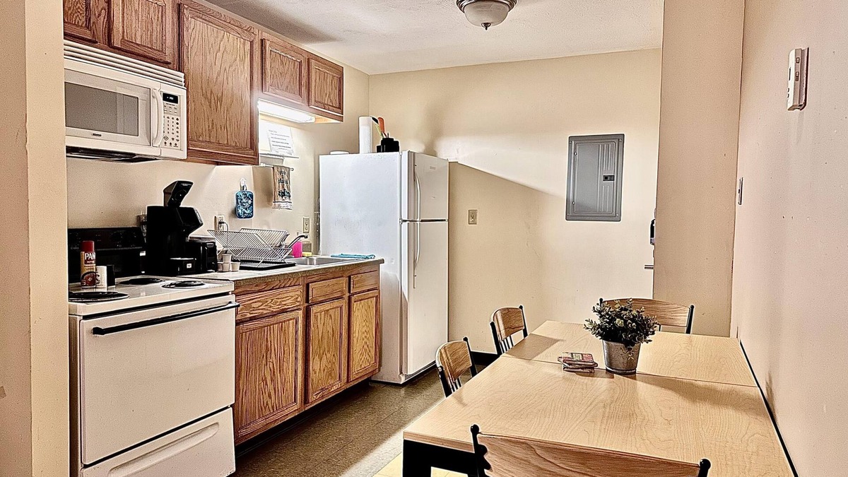 Downtown Pittsburgh Apartment | 7 Beds Explore Downtown Pittsburgh Large Groups