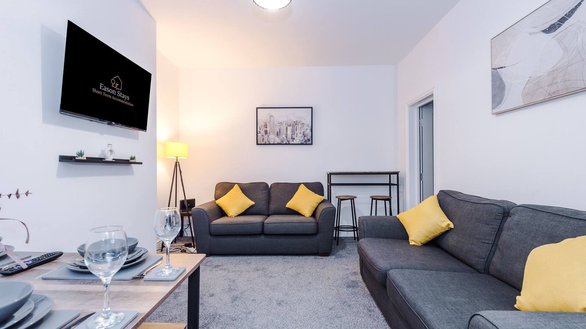 Atherton House | 7 Beds |Large House |Contractors