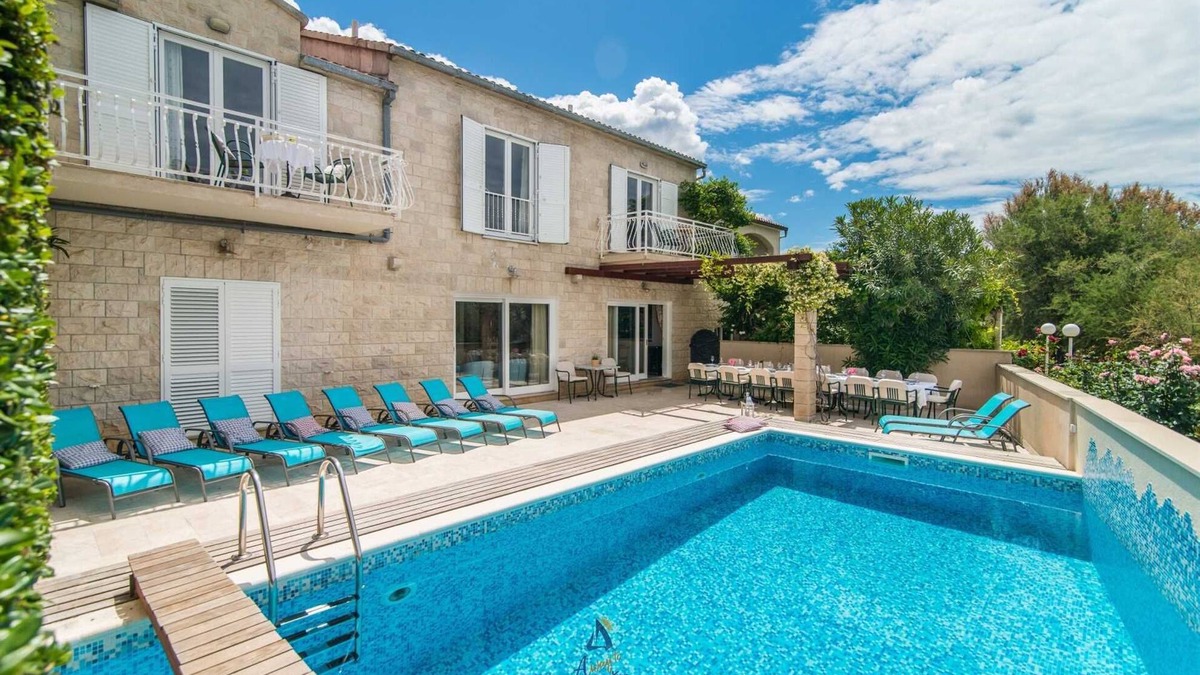 Mirce Villa | 7-BR Beachfront Villa with Seaside Terrace and Heated Swimming Pool