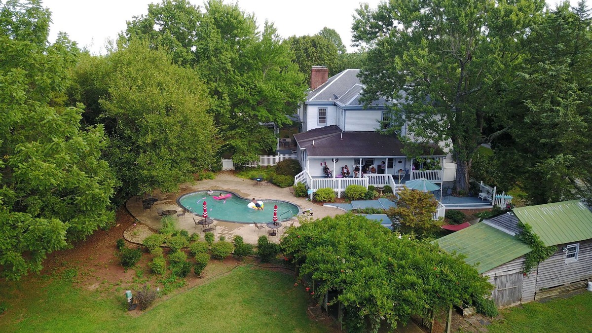 Concord House | 7 BR Manor - Add DIY Wedding 750 dollars, 7th night free ending on a weekday.