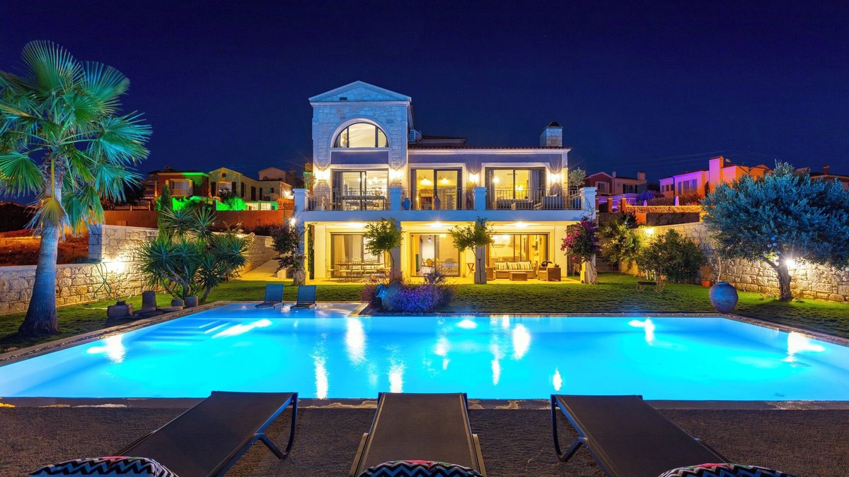Cesme Villa | 7 BR with Ensuite Baths Magnificient View Luxury Villa Sunset Pool Cesme