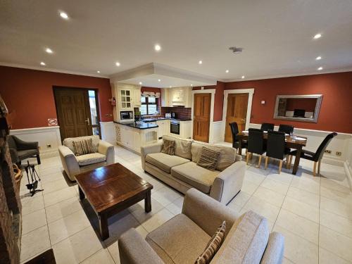 Cornamona House | 7 Clos Na Feirme Four Bedroom House With Hot Tub