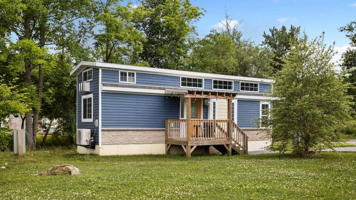 Mills River House | #7 Firefly · Firefly Hideaway @ Acony Bell Tiny Home Village