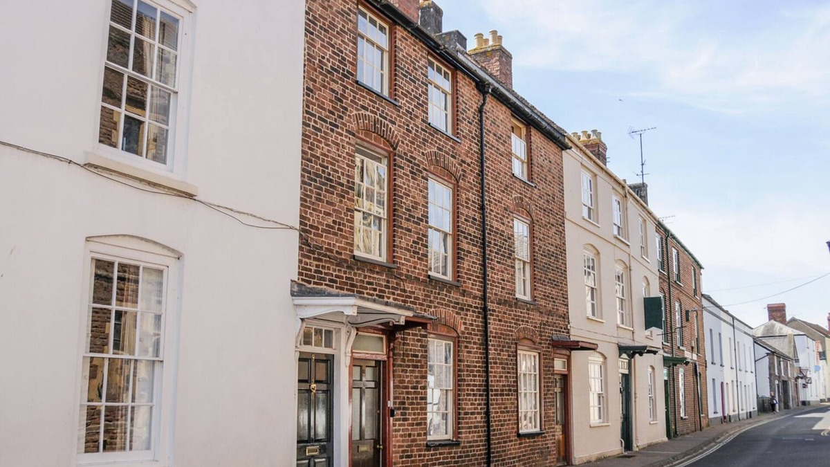 Monmouth Cottage | 7 GLENDOWER STREET, pet friendly, with a garden in Monmouth