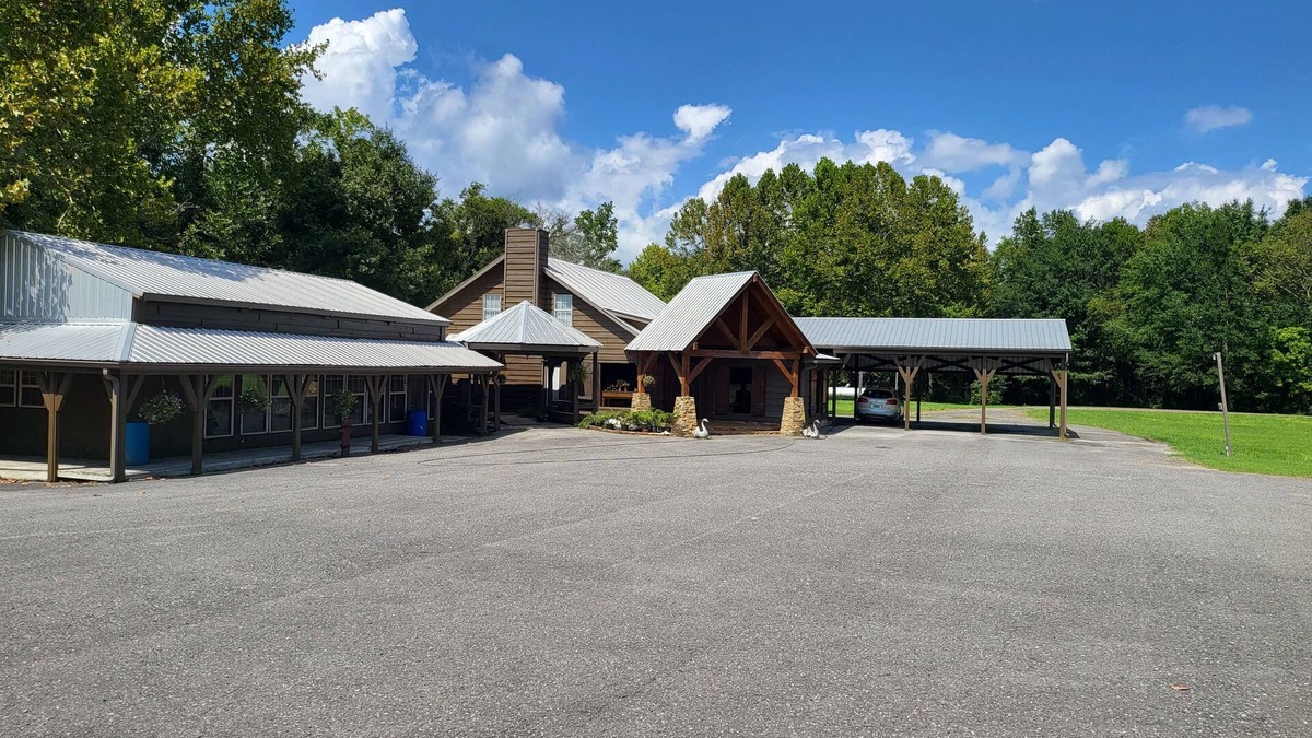 Guntersville House | 7. gorgeous creekfront lodge