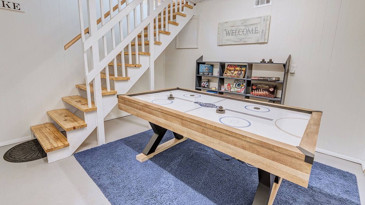 Bean Station House | 7 Guest Lake House - Grill & Fire Pit, Air Hockey